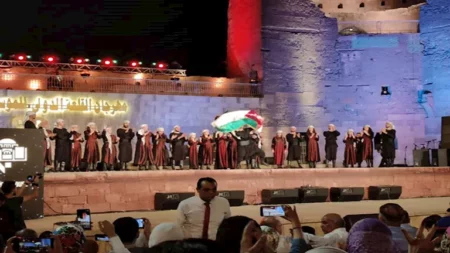 بالصور| إيهاب توفيق لجمهور حفله بمهرجان القلعة للموسيقى والغناء: "وحشتوني جدا ومنورين"