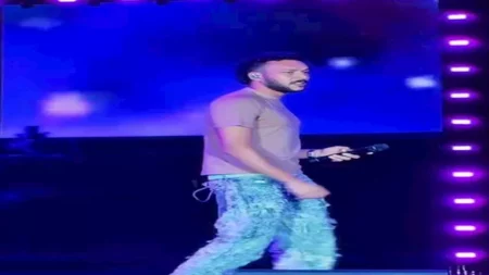 العلمين الجديدة.. الجمهور يطلب من ويجز أغانيه القديمة ويمازحهم: أنا ديمقراطي وهغني الجديد العلمين الجديدة.. الجمهور يطلب من ويجز أغانيه القديمة ويمازحهم: أنا ديمقراطي وهغني الجديد