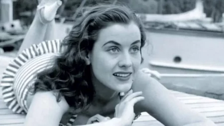 جمالها ساحر.. 10 صور ومعلومات عن أول ملكة جمال في العالم