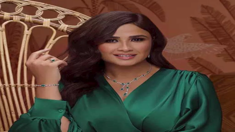 ياسمين عبدالعزيز تتألق بـ"فوشيا صارخ".. ما سر اختيار اللوك؟ ياسمين عبدالعزيز تتألق بـ"فوشيا صارخ".. ما سر اختيار اللوك؟