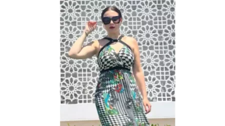 مي عز الدين تنشر جلسة تصوير على البحر.. والجمهور: برنسيسة جيلنا