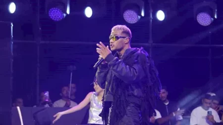 ظهر بإطلالات مختلفة.. 11 صورة من حفل محمد رمضان في مهرجان مراسي بالساحل الشمالي