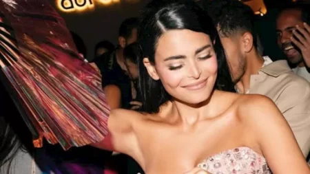 ملكة الأناقة".. أسماء جلال تخطف الأنظار بـ 5 إطلالات صيفية جريئة ملكة الأناقة".. أسماء جلال تخطف الأنظار بـ 5 إطلالات صيفية جريئة