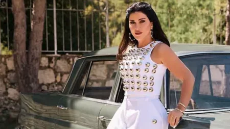 أمام سيارة من طراز قديم.. جومانا مراد تخطف الأنظار بإطلالة صيفية أمام سيارة من طراز قديم.. جومانا مراد تخطف الأنظار بإطلالة صيفية