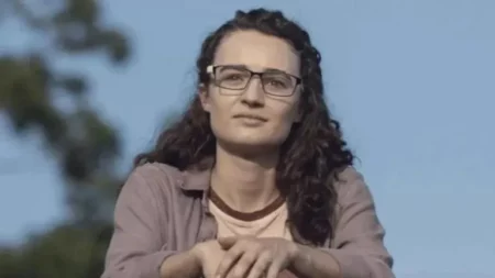 وفاة الممثلة كيلي ماك عن عمر 33 عامًا بعد صراع مع السرطان