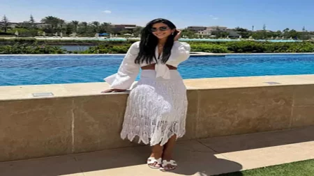 بإطلالات جريئة.. نجوم الفن يُشعلون أجواء الصيف في الساحل الشمالي