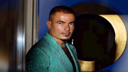 عمرو دياب يحتفل بتصدر أغنية "بابا" قائمة "هوت 100" على "بيلبورد عربية"