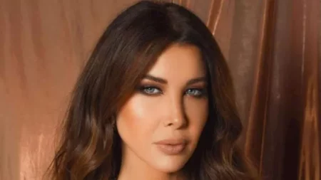 نانسي عجرم بإطلالة لامعة.. كيف نسقت الميتاليك مع إطلالتها؟