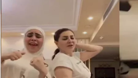 بعد العثور على 2 كجم ذهب بمنزلها.. 10 صور لـ أم مكة مع النجوم