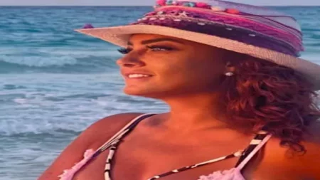 "على الشاطئ".. بشرى تخطف الأنظار بفستان بسيط وناعم "على الشاطئ".. بشرى تخطف الأنظار بفستان بسيط وناعم