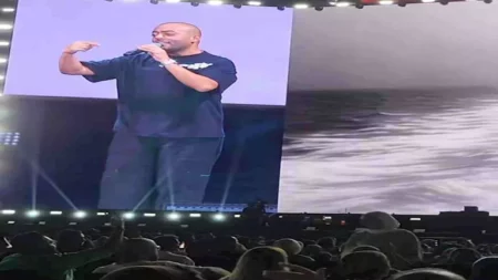 الجمهور لـ تامر عاشور في "العلمين الجديدة": مبسوطين.. ويعلق: هانكد عليكم دلوقتي