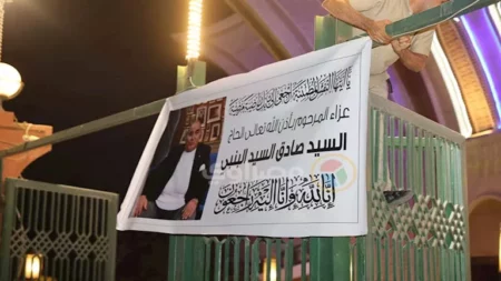 15 صورة من عزاء الفنان سيد صادق