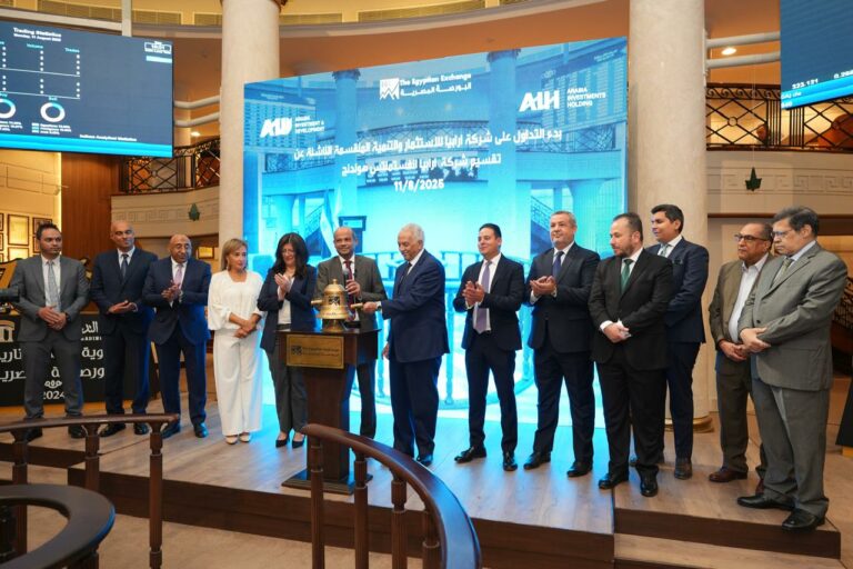 رئيس البورصة يشارك قيادات أرابيا إنفستمنتس هولدنج احتفالية بدء التداول بعد التقسيم