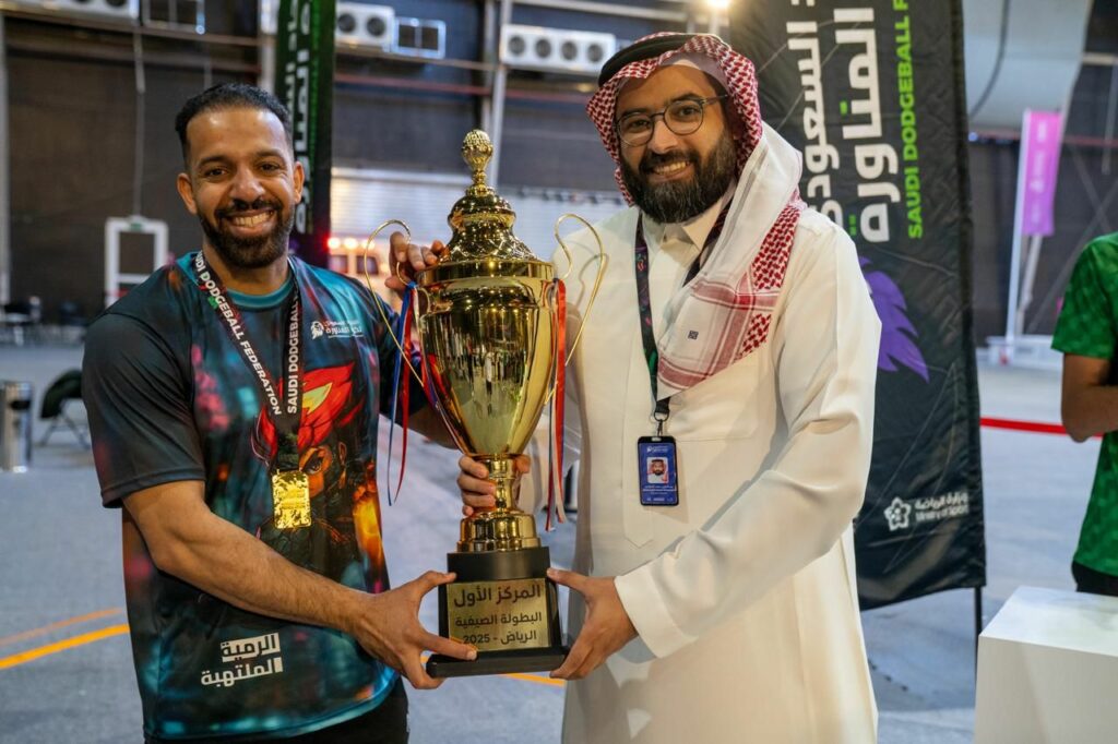 تتويج الفائزين في "صيفية كرة المناورة" على هامش المونديال الإلكتروني 1 تتويج الفائزين في "صيفية كرة المناورة" على هامش المونديال الإلكتروني