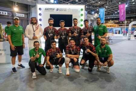تتويج الفائزين في “صيفية كرة المناورة” على هامش المونديال الإلكتروني تتويج الفائزين في "صيفية كرة المناورة" على هامش المونديال الإلكتروني