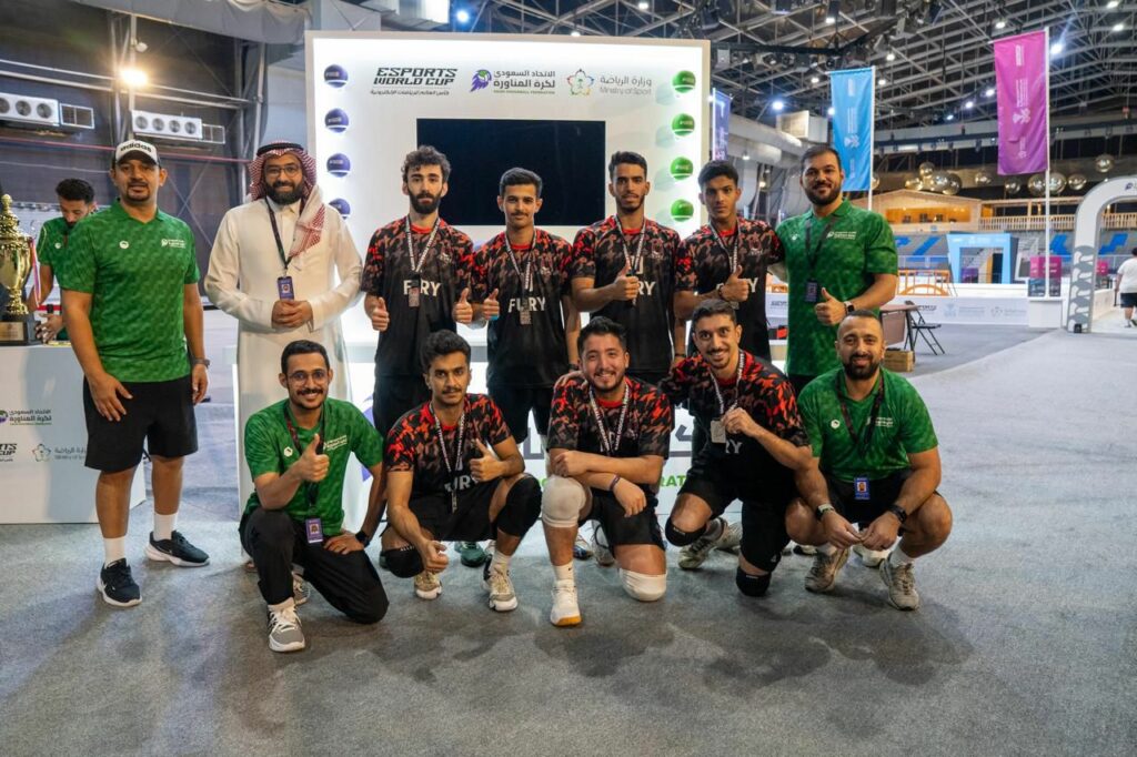 تتويج الفائزين في "صيفية كرة المناورة" على هامش المونديال الإلكتروني 3 تتويج الفائزين في "صيفية كرة المناورة" على هامش المونديال الإلكتروني