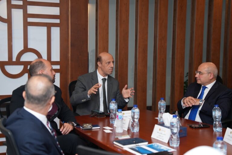 ‎الرقابة المالية تبحث سبل استفادة اقتصادية قناة السويس من سوق الكربون الطوعي