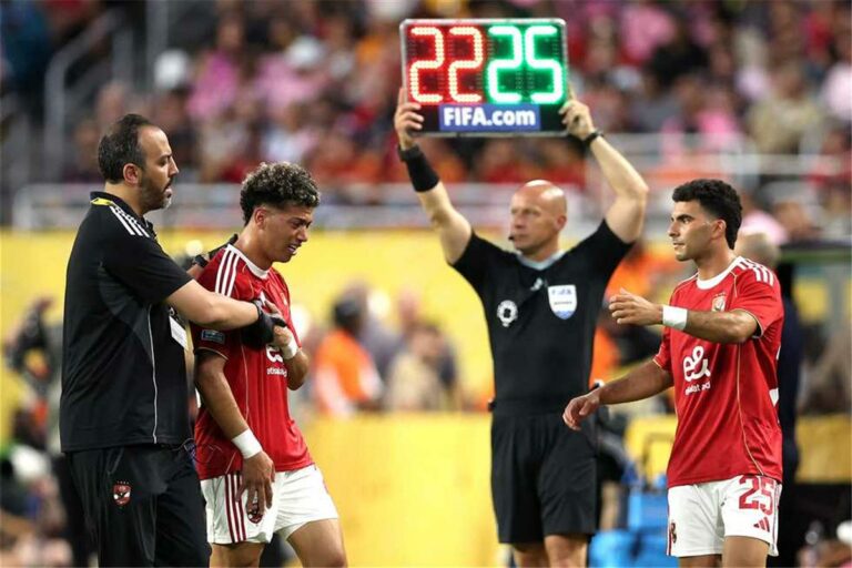 خاص | الأهلي يوقع عقوبة مالية ضخمة على زيزو وإمام عاشور خاص | الأهلي يوقع عقوبة مالية ضخمة على زيزو وإمام عاشور