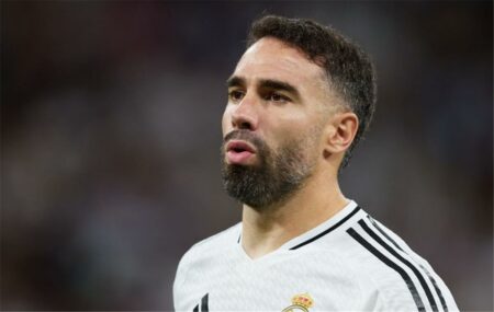 تقارير تكشف سبب هجوم جمهور ريال مدريد على داني كارفاخال