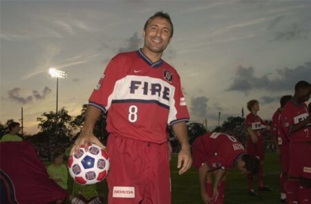 ستويشكوف يكشف حظوظ لامين يامال للفوز بجائزة الكرة الذهبية