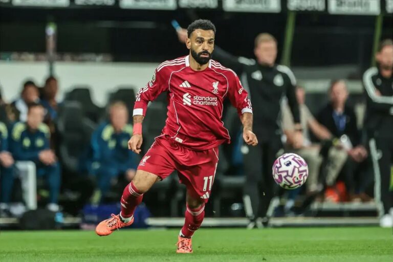 تقارير: 5 مشاهد تؤكد تغير سلوك محمد صلاح مع ليفربول تقارير: 5 مشاهد تؤكد تغير سلوك محمد صلاح مع ليفربول