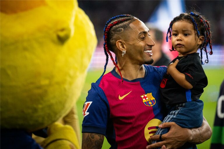 رافينها يتهم ديزني لاند باريس بالعنصرية ضد ابنه: أنتم عار