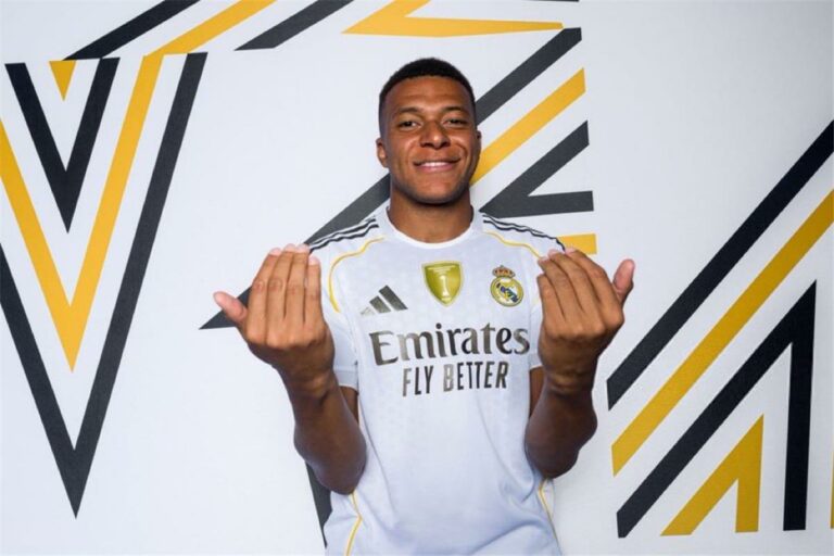 مبابي يكشف عن مرشحه للتتويج بلقب الدوري الإنجليزي 2025