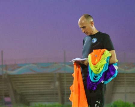 بيراميدز يعلن موقفه من رحيل كرونسلاف يورتشيتش