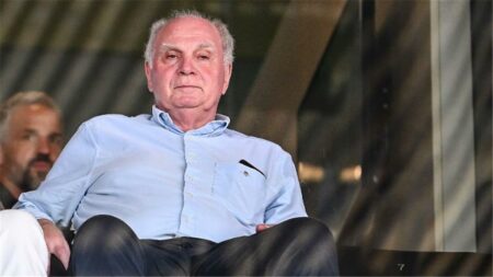 تعلمنا من برشلونة.. هونيس يبرر صفقات بايرن ميونخ بـتصريح مثير أمام الانتقادات