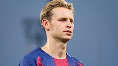 برشلونة يصدر بيانًا رسميًا بشأن إصابة دي يونج.. ومدة غيابه