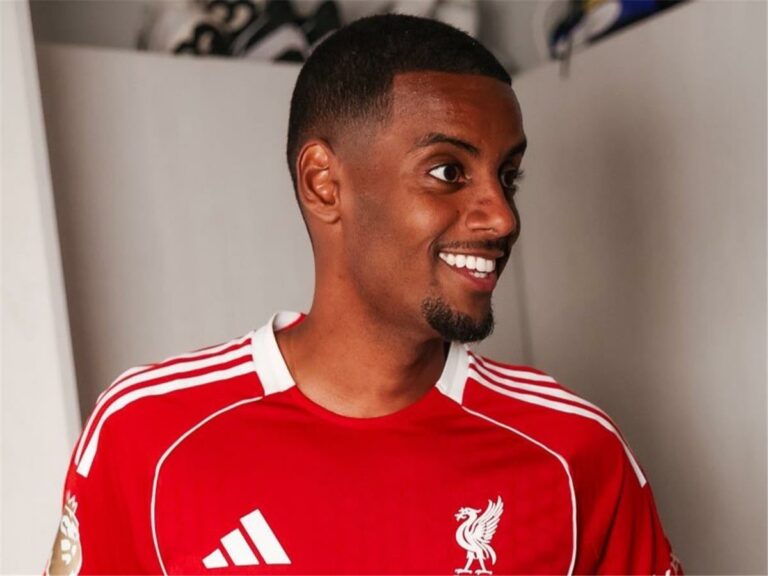 إيزاك: سأتحدث عن كل شيء في وقت آخر.. وسعيد بانضمامي إلى ليفربول