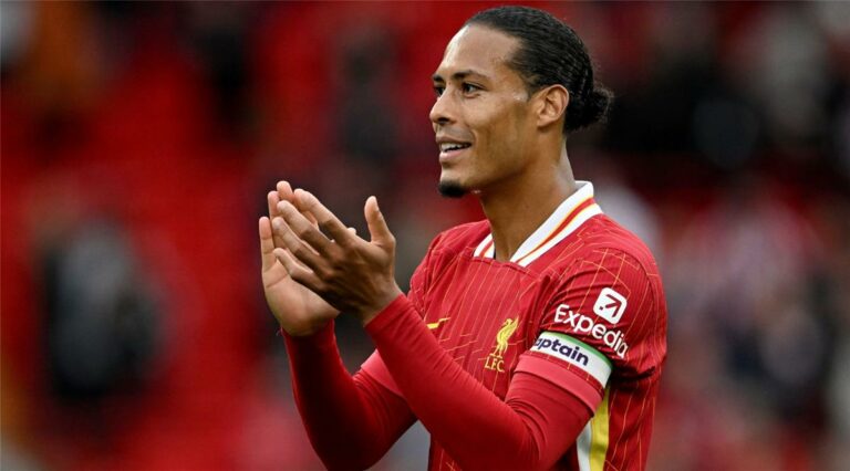 فان دايك يتلقى تكريمًا خاصًا من نادي طفولته فان دايك يتلقى تكريمًا خاصًا من نادي طفولته