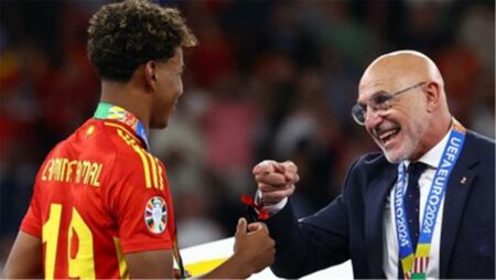 مدرب إسبانيا: أشعر بالخوف عند الحديث مع لامين يامال