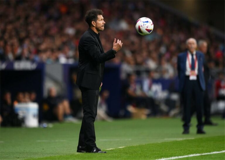 سيميوني يكشف سبب إعجابه بـ برشلونة تحت قيادة هانز فليك: خصمي المُفضل