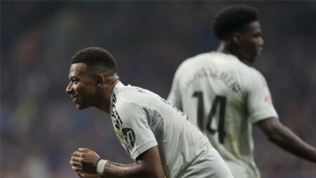 فايزة العماري: مبابي كان مغرورًا.. وتنصل من جنسيته بسبب رونالدو فايزة العماري: مبابي كان مغرورًا.. وتنصل من جنسيته بسبب رونالدو