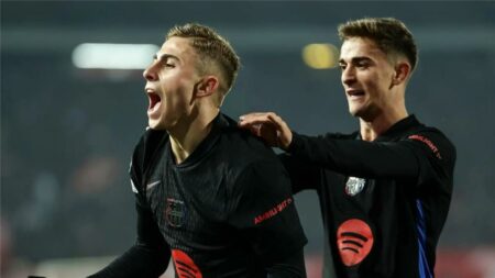 علاقة سامة بين فيرمين لوبيز وجافي في برشلونة.. وفليك ينتظر المنقذ