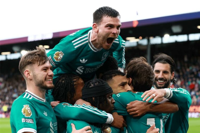 ردود أفعال جماهير ليفربول على هدف محمد صلاح القاتل أمام بيرنلي: صاحب الموسم الواحد أنقذ يومنا