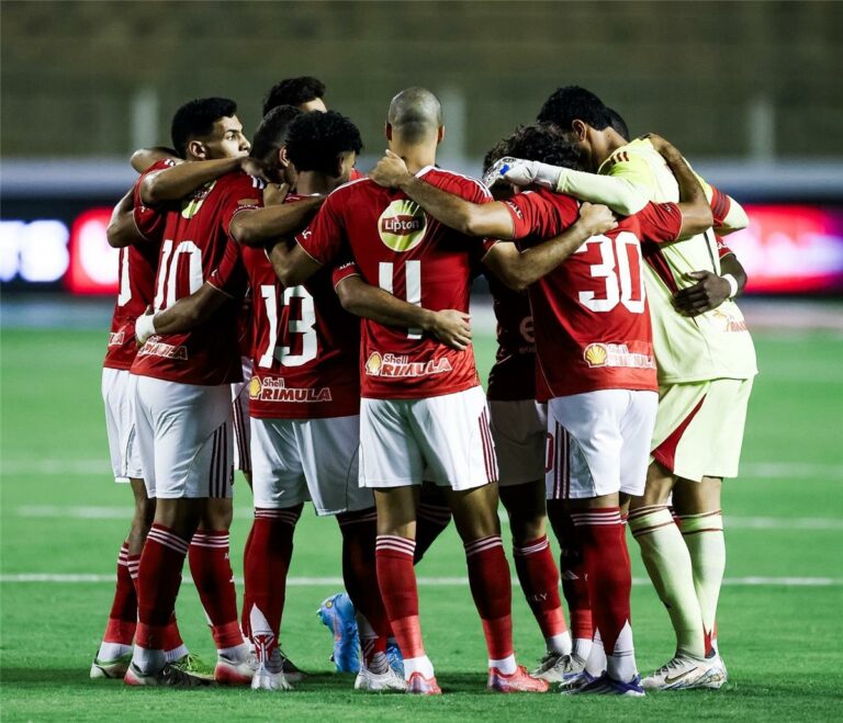 شوبير لجماهير الأهلي: أنتم من طلبتم الصفقات.. والإدارة تواجه أزمة شوبير لجماهير الأهلي: أنتم من طلبتم الصفقات.. والإدارة تواجه أزمة