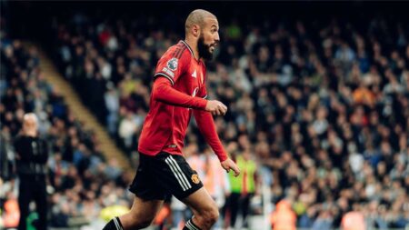 مزراوي: لا أستطيع تحليل مشكلة مانشستر يونايتد.. وهناك إيجابيات مزراوي: لا أستطيع تحليل مشكلة مانشستر يونايتد.. وهناك إيجابيات