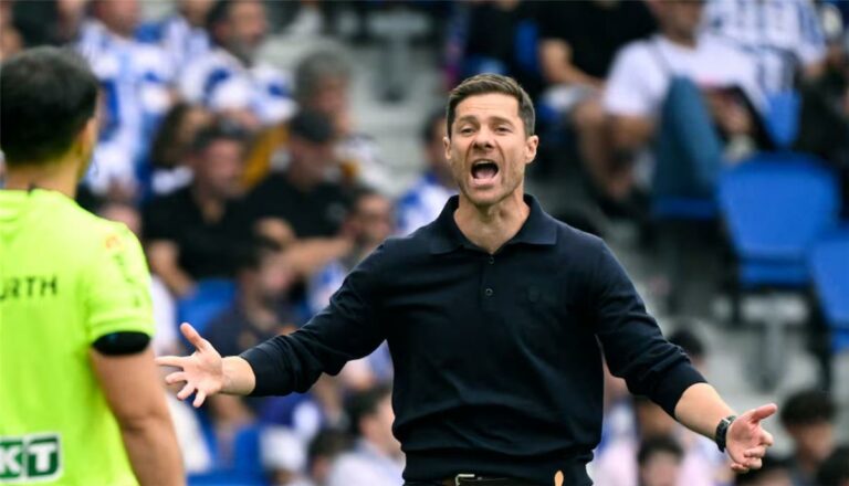 تشابي ألونسو يكشف حديثه مع حكم مباراة ريال مدريد وسوسيداد بشأن طرد هويسن