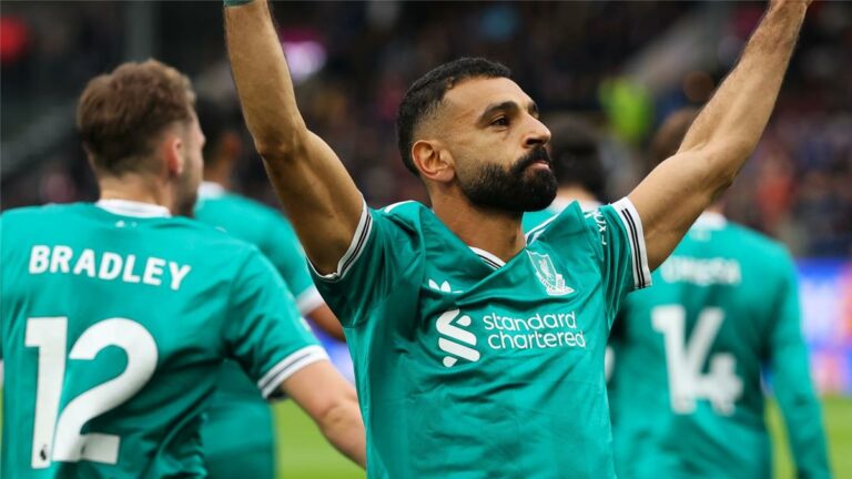 شبكة إنجليزية: محمد صلاح يعاني بسبب لاعب ليفربول رغم هدفه القاتل أمام بيرنلي
