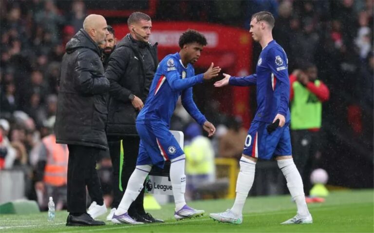 ماريسكا: البطاقات الحمراء غيرت مباراة مانشستر يونايتد.. واستبدلت بالمر مبكرًا لهذا السبب