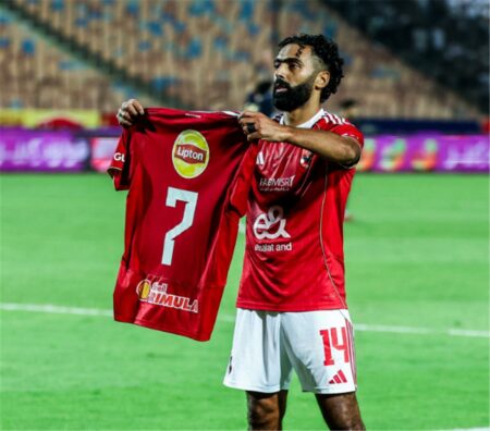 عين الحسود فيها عود.. شوبير يثير قلق جمهور الأهلي حول حسين الشحات عين الحسود فيها عود.. شوبير يثير قلق جمهور الأهلي حول حسين الشحات