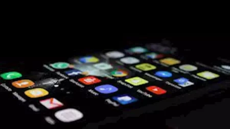 تطبيق يدفع دولارات للمستخدمين مقابل تسجيل مكالماتهم؟.. وخبراء يحذرون