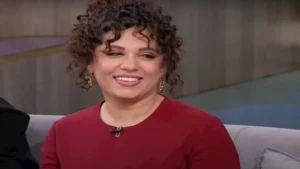 "جاذبية اللون الكيوي".. رحمة أحمد بلوك غير تقليدي