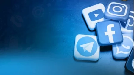 هل تٌؤثر مواقع التواصل الاجتماعي على الأطفال وتضر بمفرداتهم اللغوية؟