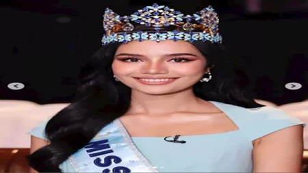 خطفت الأنظار بـ"الأحمر".. ملكة جمال العالم بإطلالة جريئة