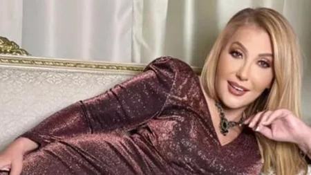 "رشيقة ورقيقة".. نادية الجندي تخطف الأنظار من جلسة تصوير جريئة "رشيقة ورقيقة".. نادية الجندي تخطف الأنظار من جلسة تصوير جريئة