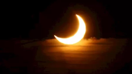 بعد 3 أيام.. كسوف جزئي للشمس وتحذيرات من مشاهدته "تفاصيل" بعد 3 أيام.. كسوف جزئي للشمس وتحذيرات من مشاهدته "تفاصيل"