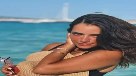 بفستان جريء باللون الوردي.. أية سليم بإطلالة ملفتة